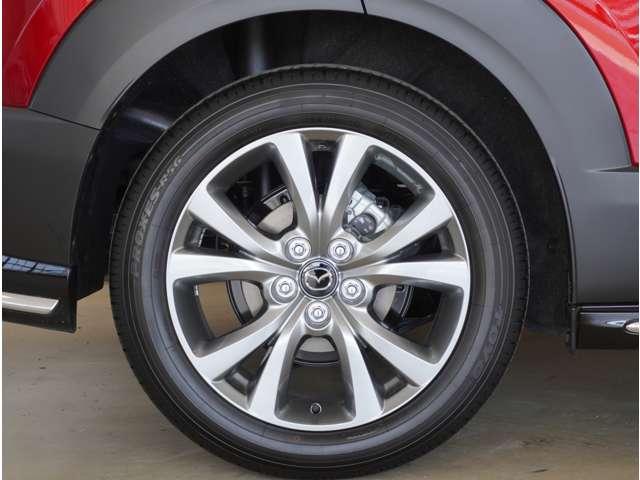 �y�����A���~�z�C�[���z�O�ςɃ}�b�`���������A���~�z�C�[���𑕒����Ă���܂��B�m�[�}���^�C���A�X�^�b�h���X�^�C�����L���}�c�_�ɂ��C�����������B