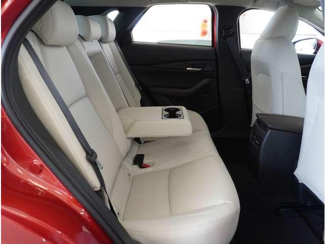 �y�㕔���ȁz�h�A�̊J�p�x���傫�����~�肪�y�ɂł��āA���A�V�[�g���L�����܂��B�������L���ł��B