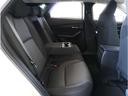 【後部座席】ドアの開閉角度も大きく乗り降りが楽にできて、リアシートも広く乗れます。足元も広いです。