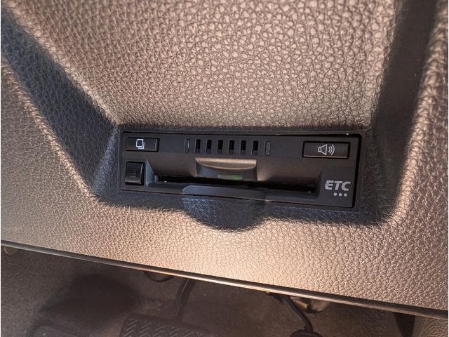 ヤリスクロス ハイブリッドZ ドライブレコーダー ETC 全周囲カメラ クリアランスソナー オートクルーズコントロール レーンアシスト パワーシート 衝突被害軽減システム オートマチックハイビーム オートライト LEDヘッドランプ(9枚目)