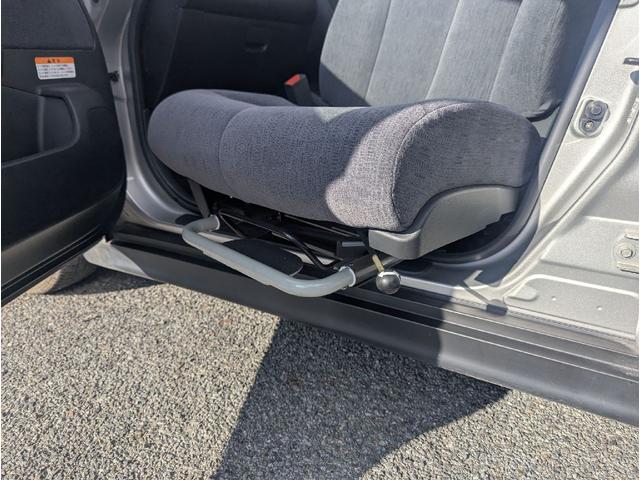 ティーダラティオ スライドアップシート　回転シート　オーテック　レースハーフシートカバー　電動コーナーポール　ワンオーナー　オートライト　オートエアコン（2枚目）