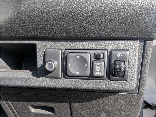 ティーダラティオ スライドアップシート　回転シート　オーテック　レースハーフシートカバー　電動コーナーポール　ワンオーナー　オートライト　オートエアコン（7枚目）