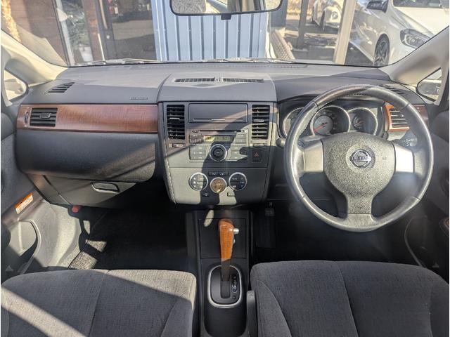 ティーダラティオ スライドアップシート　回転シート　オーテック　レースハーフシートカバー　電動コーナーポール　ワンオーナー　オートライト　オートエアコン（8枚目）