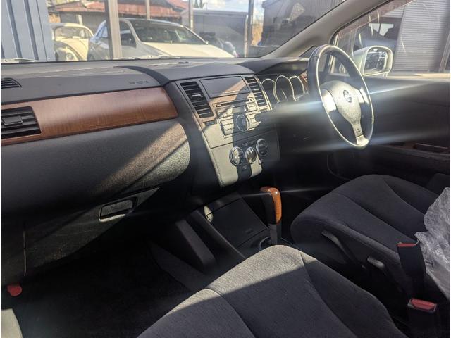 ティーダラティオ スライドアップシート　回転シート　オーテック　レースハーフシートカバー　電動コーナーポール　ワンオーナー　オートライト　オートエアコン（9枚目）