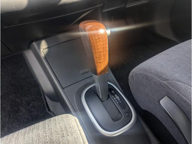 ティーダラティオ スライドアップシート　回転シート　オーテック　レースハーフシートカバー　電動コーナーポール　ワンオーナー　オートライト　オートエアコン（10枚目）