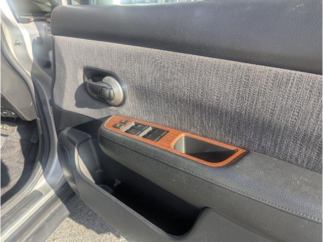 ティーダラティオ スライドアップシート　回転シート　オーテック　レースハーフシートカバー　電動コーナーポール　ワンオーナー　オートライト　オートエアコン（21枚目）