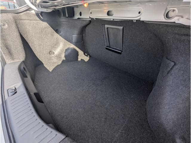 ティーダラティオ スライドアップシート　回転シート　オーテック　レースハーフシートカバー　電動コーナーポール　ワンオーナー　オートライト　オートエアコン（26枚目）