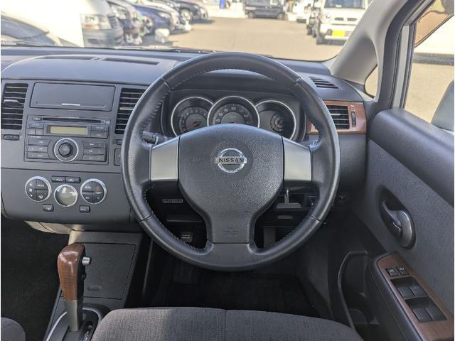 ティーダラティオ スライドアップシート　回転シート　オーテック　レースハーフシートカバー　電動コーナーポール　ワンオーナー　オートライト　オートエアコン（27枚目）