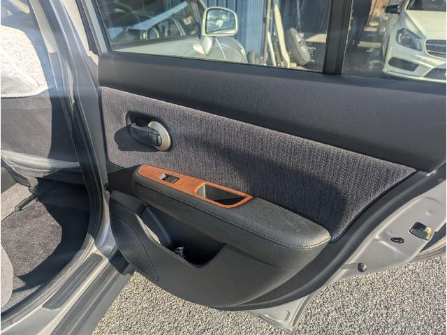 ティーダラティオ スライドアップシート　回転シート　オーテック　レースハーフシートカバー　電動コーナーポール　ワンオーナー　オートライト　オートエアコン（28枚目）