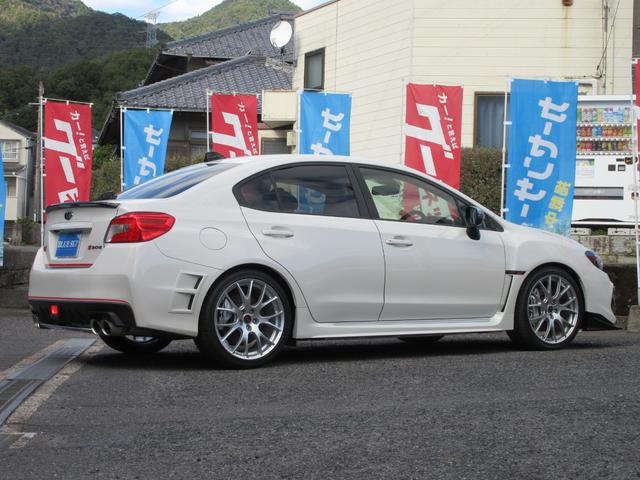 ＷＲＸ ＳＴＩ ＳＴＩ　Ｓ２０８　特別仕様車　４ＷＤ　ＲＥＣＡＲＯバケットタイプシート　ドライカーボントランクスポイラー　フレキシブルタワーバー　ＳＴＩ製ＢＢＳ１９ＡＷ　Ｂカメラ　フロント／サイドビュー　ナビ／ＴＶ（2枚目）