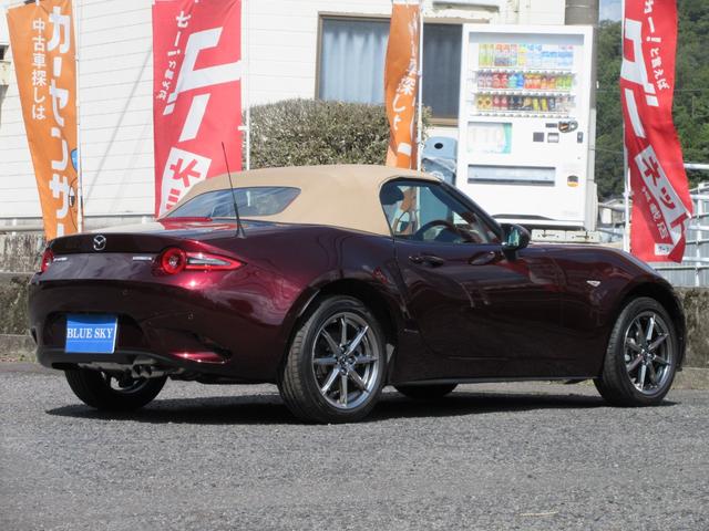 ロードスター ３５周年記念車　特別仕様車　６ＭＴ　ＢＯＳＥサウンドシステム　コネクトナビ／ＴＶ　純正ドライブレコーダー　バックカメラ　パーキングセンサー　クルコン　ＥＴＣ　シートヒーター　純正１６ＡＷ　スペアキー（5枚目）