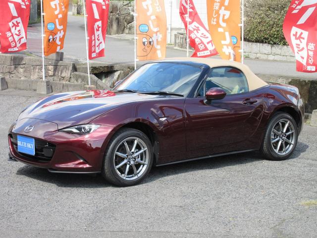 ロードスター ３５周年記念車　特別仕様車　６ＭＴ　ＢＯＳＥサウンドシステム　コネクトナビ／ＴＶ　純正ドライブレコーダー　バックカメラ　パーキングセンサー　クルコン　ＥＴＣ　シートヒーター　純正１６ＡＷ　スペアキー（8枚目）