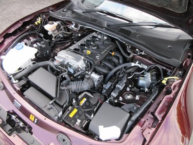 ロードスター ３５周年記念車　特別仕様車　６ＭＴ　ＢＯＳＥサウンドシステム　コネクトナビ／ＴＶ　純正ドライブレコーダー　バックカメラ　パーキングセンサー　クルコン　ＥＴＣ　シートヒーター　純正１６ＡＷ　スペアキー（11枚目）