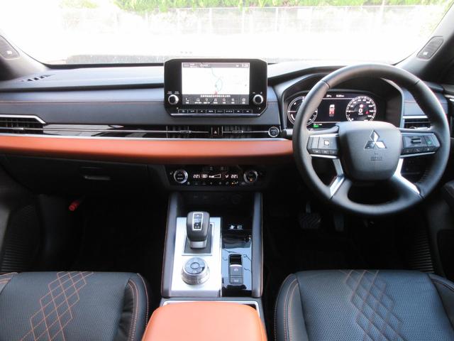 アウトランダーＰＨＥＶ Ｐ　７人乗り　ＢＯＳＥ　１００Ｖ　ＡＣ電源　エレクトリックテールゲート　純正ナビ　マルチアラウンドモニター　前後Ｐセンサー　ドライブモード　純正２０ＡＷ　シートヒーター　ステアリングヒーター　スペアキー（3枚目）