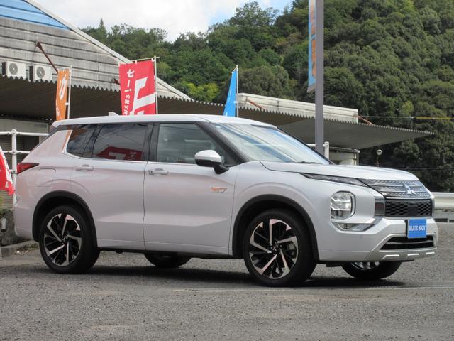 アウトランダーＰＨＥＶ Ｐ　７人乗り　ＢＯＳＥ　１００Ｖ　ＡＣ電源　エレクトリックテールゲート　純正ナビ　マルチアラウンドモニター　前後Ｐセンサー　ドライブモード　純正２０ＡＷ　シートヒーター　ステアリングヒーター　スペアキー（5枚目）