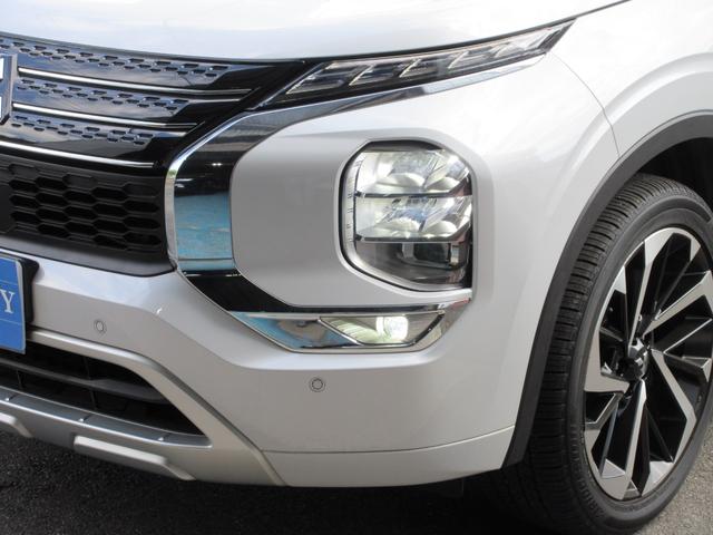 アウトランダーＰＨＥＶ Ｐ　７人乗り　ＢＯＳＥ　１００Ｖ　ＡＣ電源　エレクトリックテールゲート　純正ナビ　マルチアラウンドモニター　前後Ｐセンサー　ドライブモード　純正２０ＡＷ　シートヒーター　ステアリングヒーター　スペアキー（15枚目）