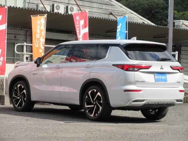 アウトランダーＰＨＥＶ Ｐ　７人乗り　ＢＯＳＥ　１００Ｖ　ＡＣ電源　エレクトリックテールゲート　純正ナビ　マルチアラウンドモニター　前後Ｐセンサー　ドライブモード　純正２０ＡＷ　シートヒーター　ステアリングヒーター　スペアキー（50枚目）