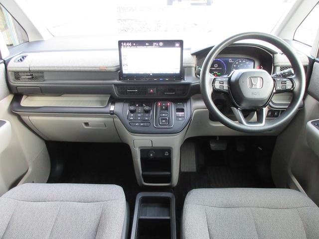 ステップワゴン e:HEVエアー 11.4インチHondaCONNECTナビ 純正3カメラドライブレコーダー Honda SENSING バックカメラ 前後パーキングセンサー ETC2.0 純正16AW スペアキー 純正フロアマット(3枚目)