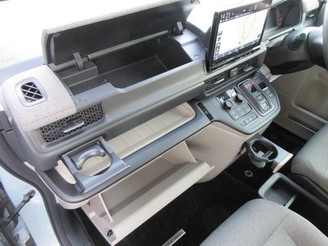 ステップワゴン e:HEVエアー 11.4インチHondaCONNECTナビ 純正3カメラドライブレコーダー Honda SENSING バックカメラ 前後パーキングセンサー ETC2.0 純正16AW スペアキー 純正フロアマット(41枚目)