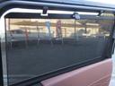 後席窓にはロールサンシェードも装備！