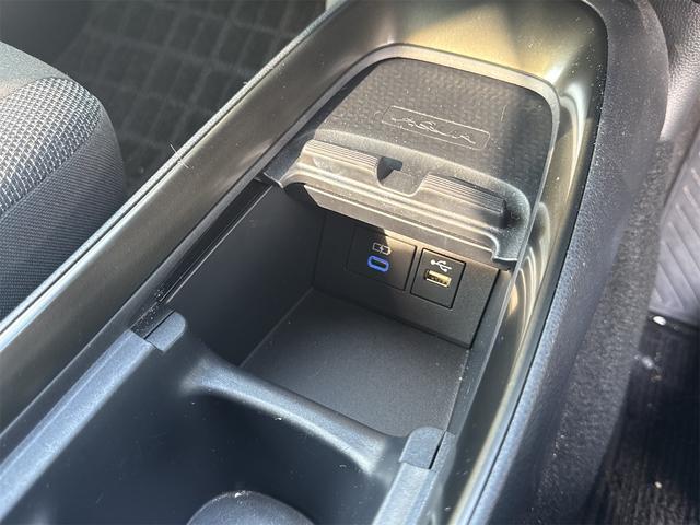 アクア 純正ディスプレイオーディオ・パノラミックビューモニタ・オートハイビーム・ETC・(12枚目)