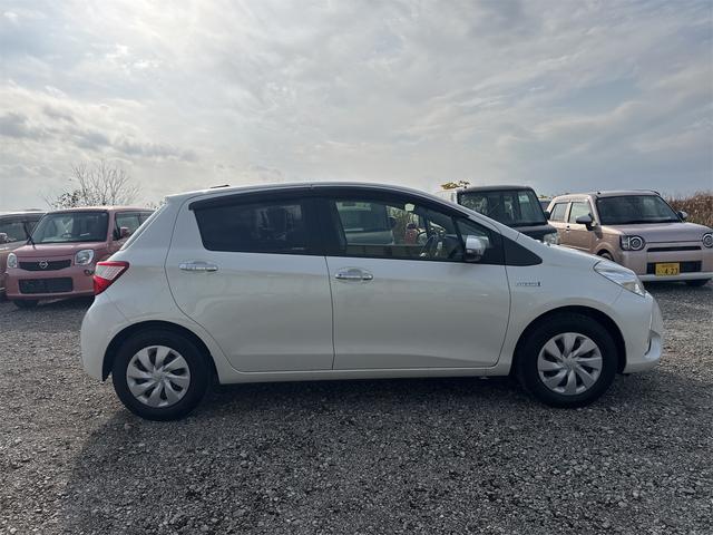 ヴィッツ ハイブリッドF セーフティーエディションII 純正ナビ・TV・トヨタセーフティセンス・ドライブレコーダー・プッシュスタート・スマートキー・ETC(3枚目)