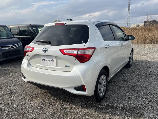 ヴィッツ ハイブリッドF セーフティーエディションII 純正ナビ・TV・トヨタセーフティセンス・ドライブレコーダー・プッシュスタート・スマートキー・ETC(4枚目)