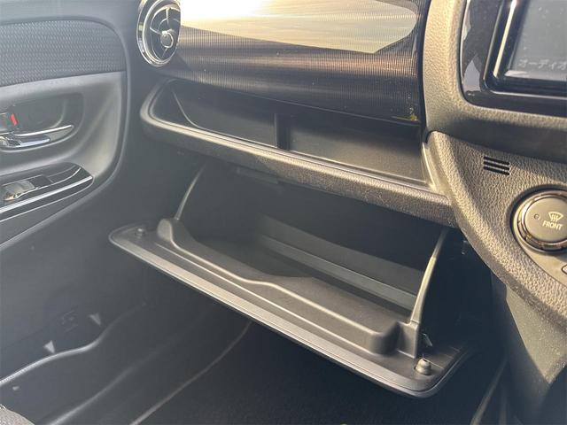 ヴィッツ ハイブリッドF セーフティーエディションII 純正ナビ・TV・トヨタセーフティセンス・ドライブレコーダー・プッシュスタート・スマートキー・ETC(15枚目)