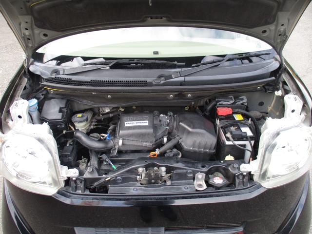 エンジンルームです。当社の国家整備士が納車前整備を行います。安心のカーライフをお届けします！もちろんアフターフォローもお任せください！