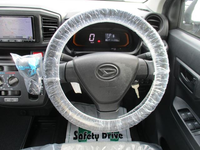 気になるインパネ周り！当店では専用のクリーナーを使って内装を清潔にクリーニングしてから、店頭に並べています！