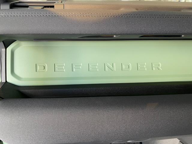 ディフェンダー 　９０　７５ｔｈリミテッドエディション　日本７５台限定　特別色グラスミアグリーン　ファブリックルーフ　メリディアンサウンド　ボディ同色２０インチＡＷ　ヘッドアップディスプレイ　エアサスペンション（48枚目）