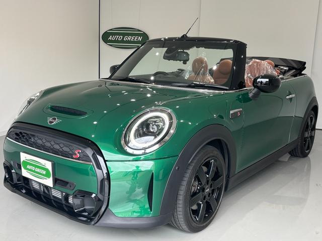 ＭＩＮＩ クーパーＳ　コンバーチブル　クラシック・トリム　茶革シート　シートヒーター　インテリジェントセーフティ　純正ディスプレイオーディオ　バックカメラ　ＥＴＣ　社外デジタルインナーミラー　ＬＥＤヘッドライト　純正１７インチアロイホイール（4枚目）