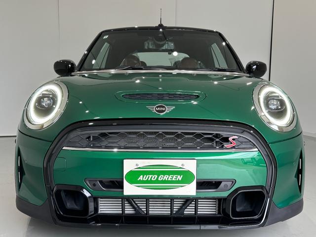 ＭＩＮＩ クーパーＳ　コンバーチブル　クラシック・トリム　茶革シート　シートヒーター　インテリジェントセーフティ　純正ディスプレイオーディオ　バックカメラ　ＥＴＣ　社外デジタルインナーミラー　ＬＥＤヘッドライト　純正１７インチアロイホイール（5枚目）