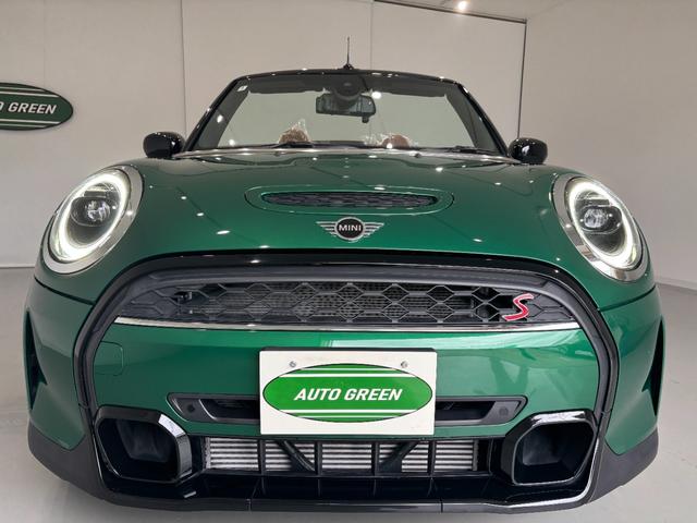 ＭＩＮＩ クーパーＳ　コンバーチブル　クラシック・トリム　茶革シート　シートヒーター　インテリジェントセーフティ　純正ディスプレイオーディオ　バックカメラ　ＥＴＣ　社外デジタルインナーミラー　ＬＥＤヘッドライト　純正１７インチアロイホイール（6枚目）