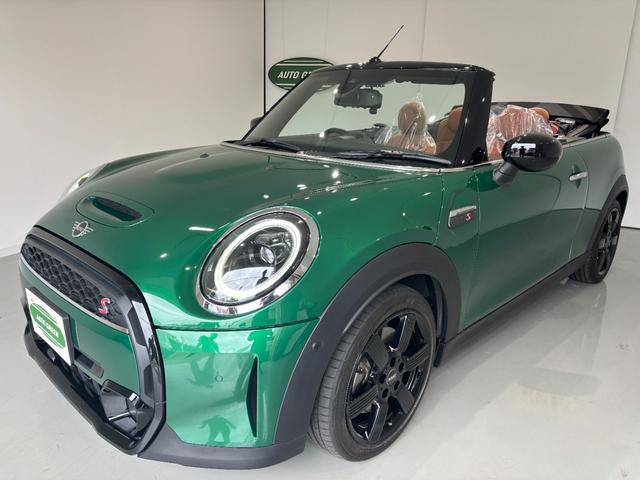 ＭＩＮＩ クーパーＳ　コンバーチブル　クラシック・トリム　茶革シート　シートヒーター　インテリジェントセーフティ　純正ディスプレイオーディオ　バックカメラ　ＥＴＣ　社外デジタルインナーミラー　ＬＥＤヘッドライト　純正１７インチアロイホイール（10枚目）