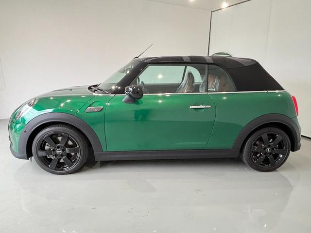 ＭＩＮＩ クーパーＳ　コンバーチブル　クラシック・トリム　茶革シート　シートヒーター　インテリジェントセーフティ　純正ディスプレイオーディオ　バックカメラ　ＥＴＣ　社外デジタルインナーミラー　ＬＥＤヘッドライト　純正１７インチアロイホイール（11枚目）
