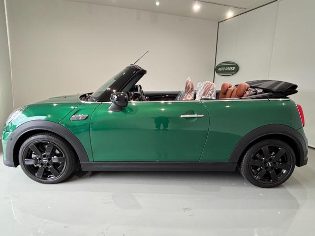 ＭＩＮＩ クーパーＳ　コンバーチブル　クラシック・トリム　茶革シート　シートヒーター　インテリジェントセーフティ　純正ディスプレイオーディオ　バックカメラ　ＥＴＣ　社外デジタルインナーミラー　ＬＥＤヘッドライト　純正１７インチアロイホイール（12枚目）