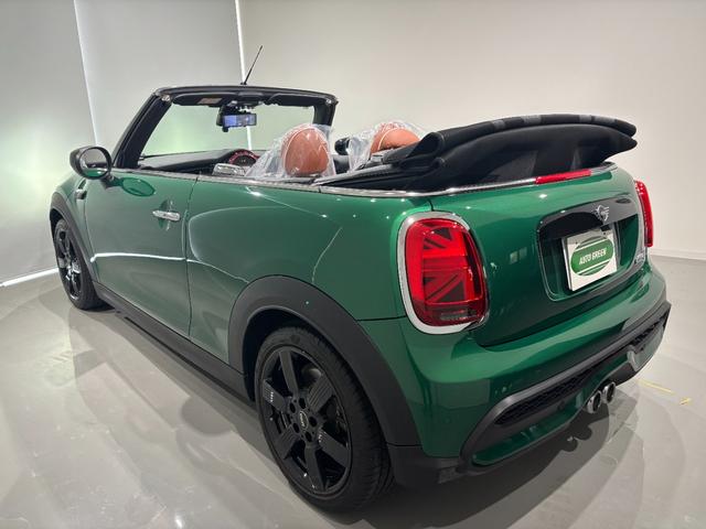 ＭＩＮＩ クーパーＳ　コンバーチブル　クラシック・トリム　茶革シート　シートヒーター　インテリジェントセーフティ　純正ディスプレイオーディオ　バックカメラ　ＥＴＣ　社外デジタルインナーミラー　ＬＥＤヘッドライト　純正１７インチアロイホイール（14枚目）