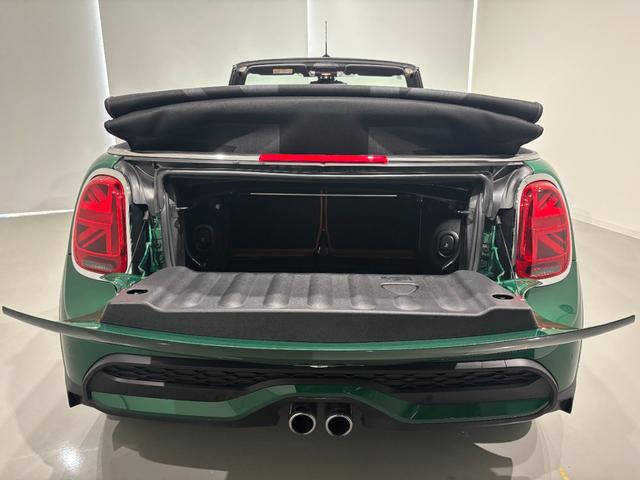 ＭＩＮＩ クーパーＳ　コンバーチブル　クラシック・トリム　茶革シート　シートヒーター　インテリジェントセーフティ　純正ディスプレイオーディオ　バックカメラ　ＥＴＣ　社外デジタルインナーミラー　ＬＥＤヘッドライト　純正１７インチアロイホイール（17枚目）