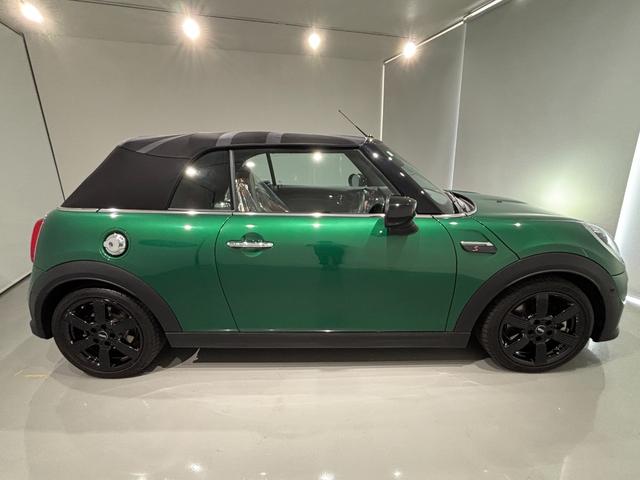 ＭＩＮＩ クーパーＳ　コンバーチブル　クラシック・トリム　茶革シート　シートヒーター　インテリジェントセーフティ　純正ディスプレイオーディオ　バックカメラ　ＥＴＣ　社外デジタルインナーミラー　ＬＥＤヘッドライト　純正１７インチアロイホイール（23枚目）
