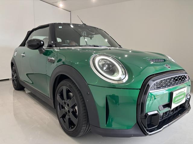 ＭＩＮＩ クーパーＳ　コンバーチブル　クラシック・トリム　茶革シート　シートヒーター　インテリジェントセーフティ　純正ディスプレイオーディオ　バックカメラ　ＥＴＣ　社外デジタルインナーミラー　ＬＥＤヘッドライト　純正１７インチアロイホイール（25枚目）