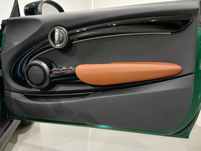 ＭＩＮＩ クーパーＳ　コンバーチブル　クラシック・トリム　茶革シート　シートヒーター　インテリジェントセーフティ　純正ディスプレイオーディオ　バックカメラ　ＥＴＣ　社外デジタルインナーミラー　ＬＥＤヘッドライト　純正１７インチアロイホイール（32枚目）