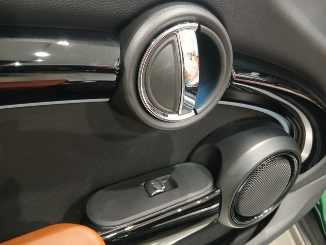 ＭＩＮＩ クーパーＳ　コンバーチブル　クラシック・トリム　茶革シート　シートヒーター　インテリジェントセーフティ　純正ディスプレイオーディオ　バックカメラ　ＥＴＣ　社外デジタルインナーミラー　ＬＥＤヘッドライト　純正１７インチアロイホイール（53枚目）