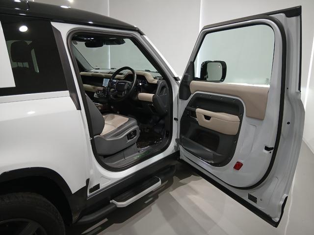 ディフェンダー ９０Ｘ－ダイナミックＳＥ　Ｐ３００　パノラマルーフ　ＭＥＲＩＤＥＡＮサウンド　エアサス　シートヒーター　ベンチレーション　ＣＯＯＬＢＯＸ　全方位カメラ　前後ドラレコ　サイドステップ　メモリー機能付きパワーシート　純正２０インチＡＷ（20枚目）