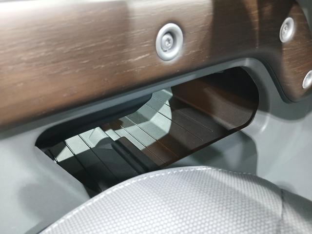 ディフェンダー ９０Ｘ－ダイナミックＳＥ　Ｐ３００　パノラマルーフ　ＭＥＲＩＤＥＡＮサウンド　エアサス　シートヒーター　ベンチレーション　ＣＯＯＬＢＯＸ　全方位カメラ　前後ドラレコ　サイドステップ　メモリー機能付きパワーシート　純正２０インチＡＷ（46枚目）