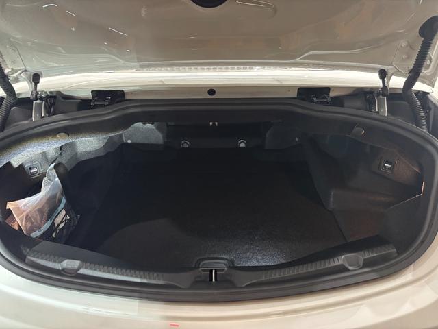 Ｅクラス 　ブルメスターサウンドシステム　３６０°カメラ　レザーパッケージ　ブルー×ベージュ内装　純正１９インチアルミホイール　エアバランスパッケージ　パフュームアトマイザー　シートヒーター　パワーシート（17枚目）