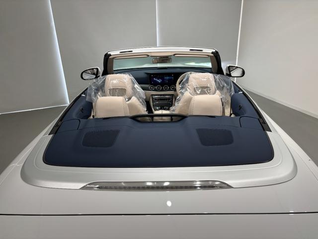 Ｅクラス 　ブルメスターサウンドシステム　３６０°カメラ　レザーパッケージ　ブルー×ベージュ内装　純正１９インチアルミホイール　エアバランスパッケージ　パフュームアトマイザー　シートヒーター　パワーシート（18枚目）