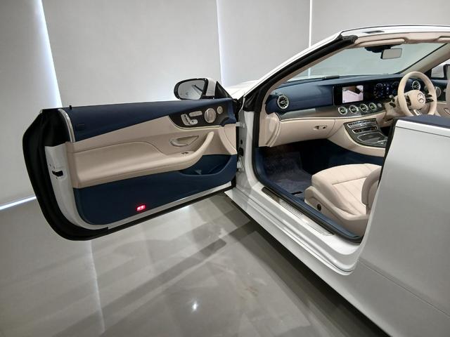 Ｅクラス 　ブルメスターサウンドシステム　３６０°カメラ　レザーパッケージ　ブルー×ベージュ内装　純正１９インチアルミホイール　エアバランスパッケージ　パフュームアトマイザー　シートヒーター　パワーシート（52枚目）