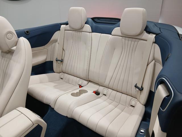 Ｅクラス 　ブルメスターサウンドシステム　３６０°カメラ　レザーパッケージ　ブルー×ベージュ内装　純正１９インチアルミホイール　エアバランスパッケージ　パフュームアトマイザー　シートヒーター　パワーシート（59枚目）