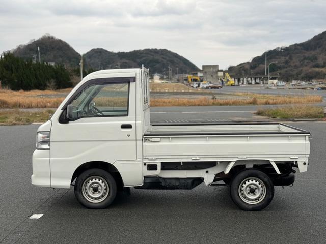 エアコン・パワステ　スペシャル　４ＷＤ　５速マニュアル　エアコン　パワステ　ラジオ　ＥＦエンジン　３方開　車検令和６年１１月　ヘッドライトレベライザー(4枚目)